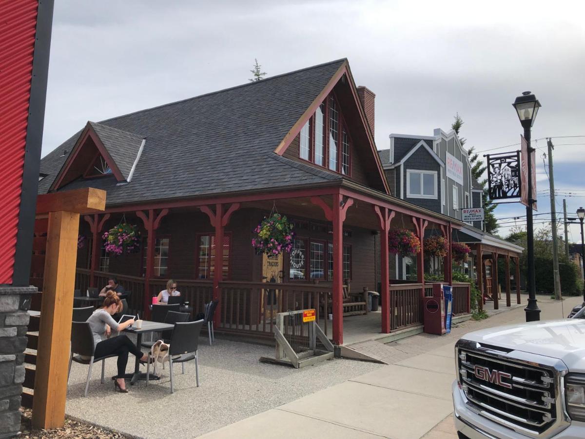 Rocky Mountain View Bed & Breakfast Cochrane Exterior photo